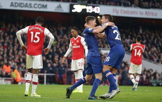  纽卡斯尔联主场不敌曼联遭遇三连败