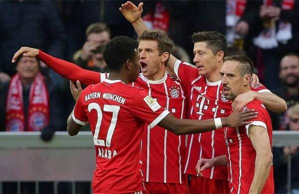  拜仁慕尼黑主场强势，四球大胜稳固榜首位置  